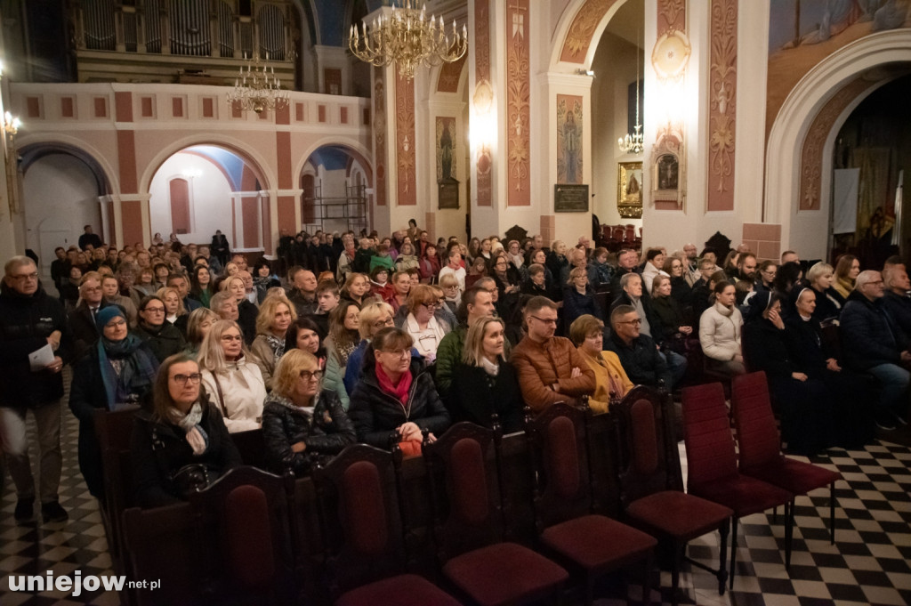 Filmowe przeboje symfonicznie. W kolegiacie zagrał zespół Alla Vienna [FOTO]