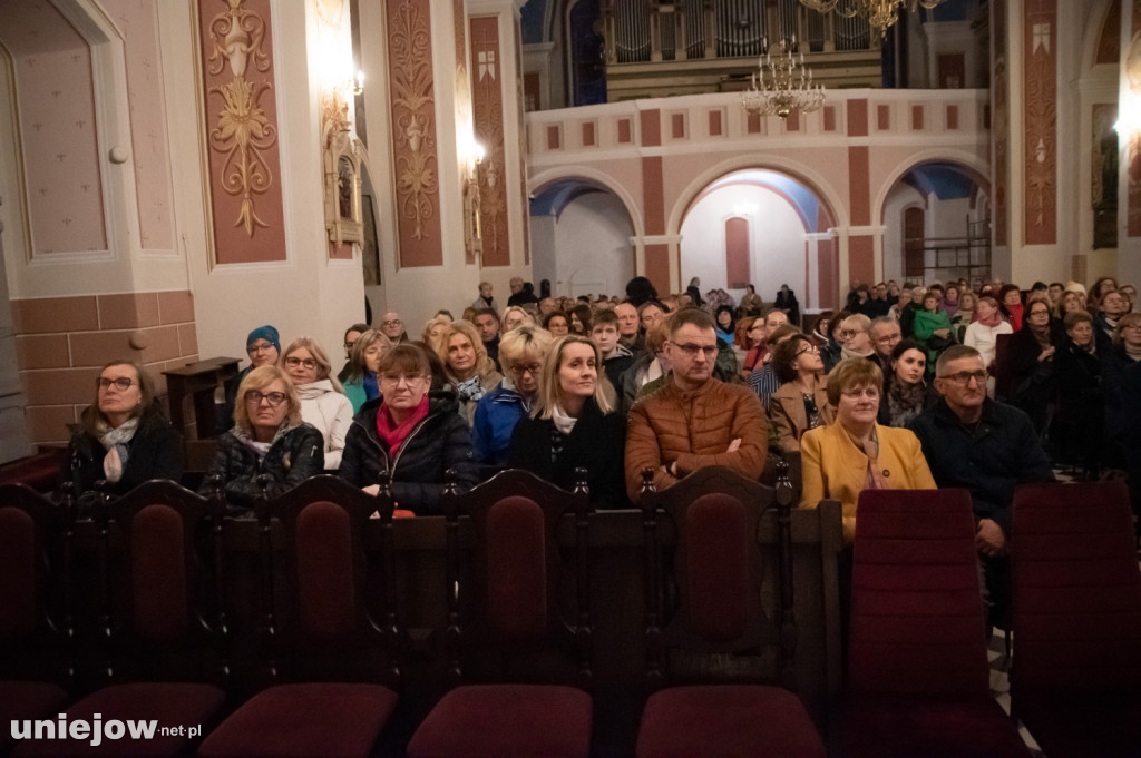 Filmowe przeboje symfonicznie. W kolegiacie zagrał zespół Alla Vienna [FOTO]