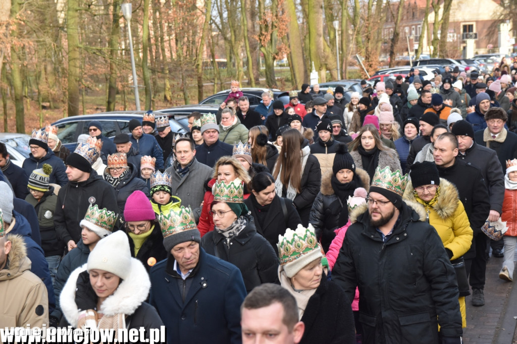 10. Orszak Trzech Króli przeszedł ulicami Uniejowa