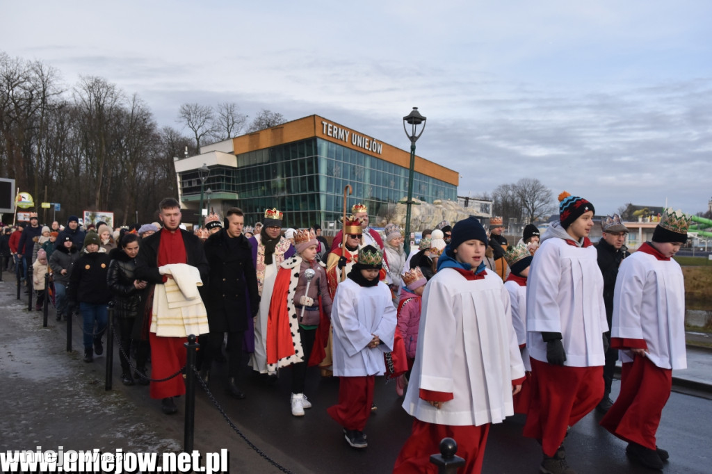 10. Orszak Trzech Króli przeszedł ulicami Uniejowa