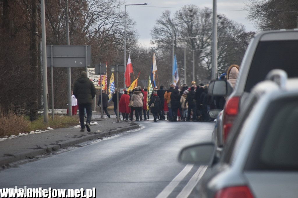 10. Orszak Trzech Króli przeszedł ulicami Uniejowa