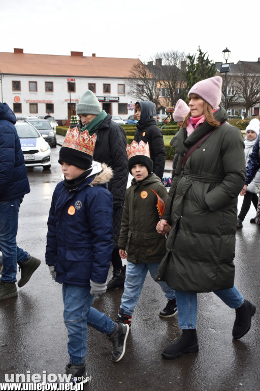 10. Orszak Trzech Króli przeszedł ulicami Uniejowa