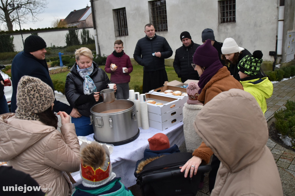 10. Orszak Trzech Króli przeszedł ulicami Uniejowa