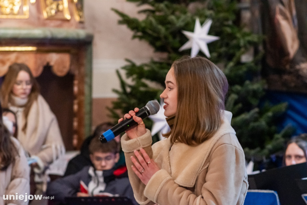 Zespół Na Przekór z Turku i Orkiestra ZHP OSP Uniejów