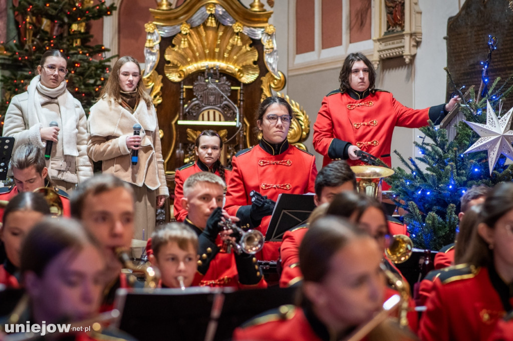 Zespół Na Przekór z Turku i Orkiestra ZHP OSP Uniejów