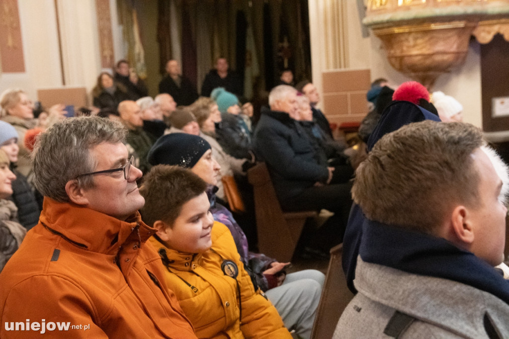 Zespół Na Przekór z Turku i Orkiestra ZHP OSP Uniejów