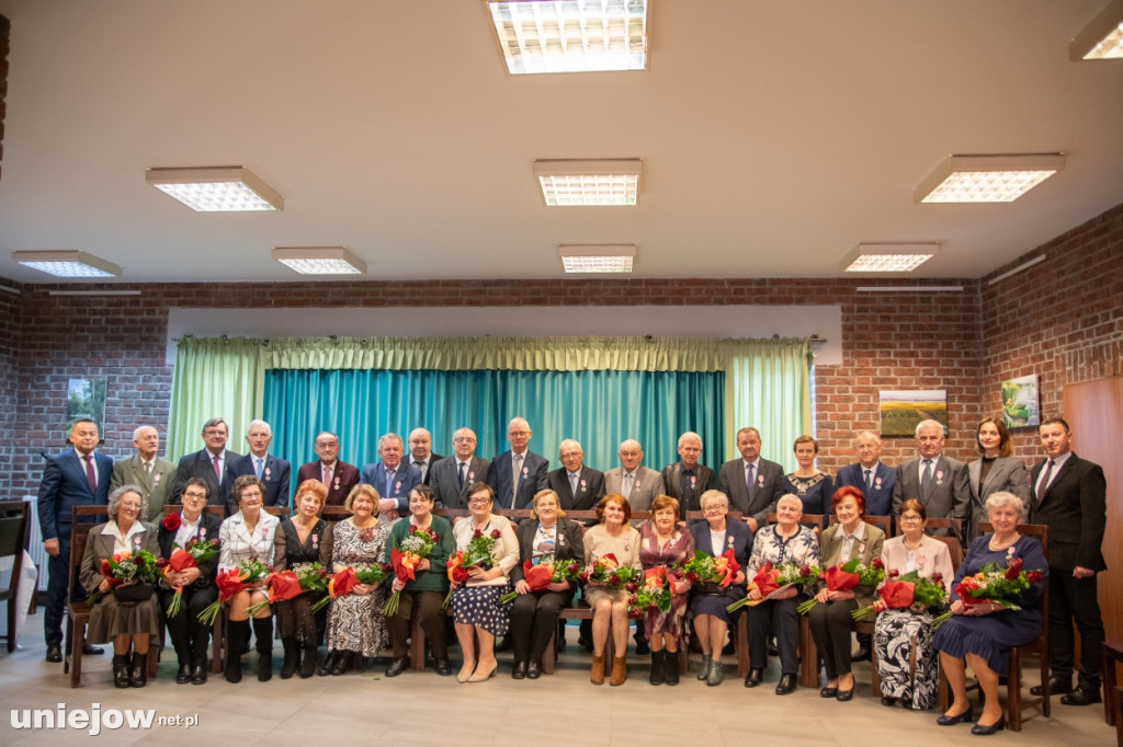 W Uniejowie te pary odebrały medale za długoletnie pożycie małżeńskie