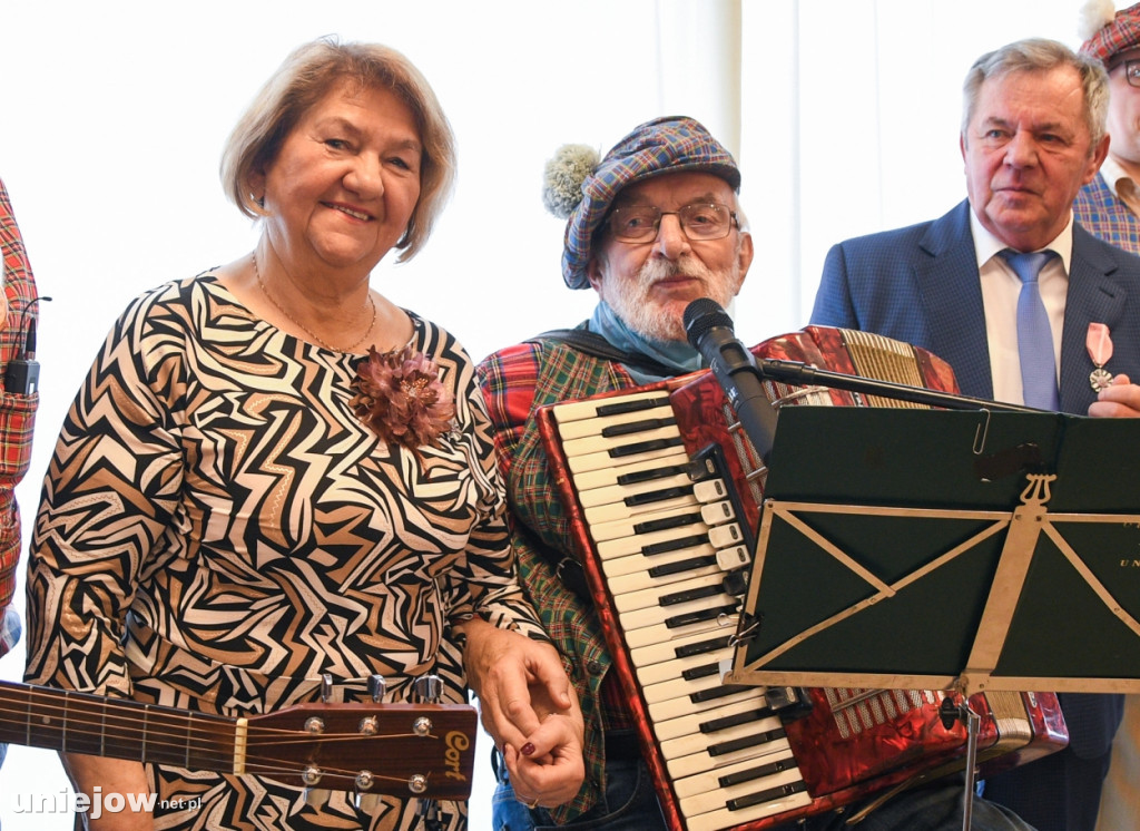 W Uniejowie te pary odebrały medale za długoletnie pożycie małżeńskie