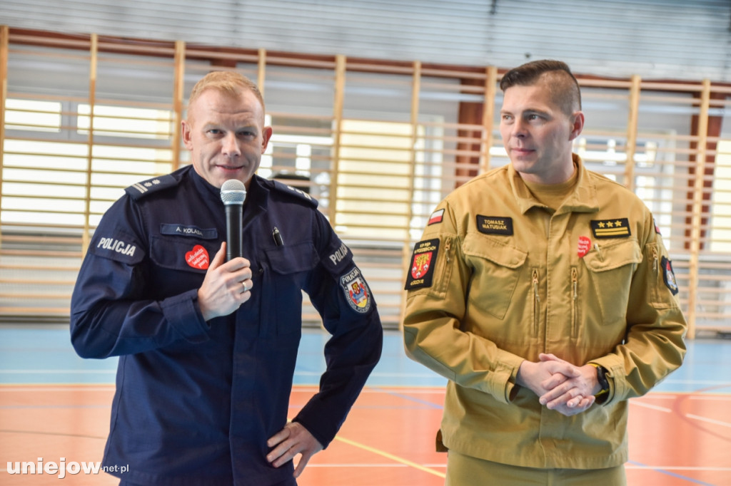 Policjanci i strażacy grają z WOŚP [FOTORELACJA]