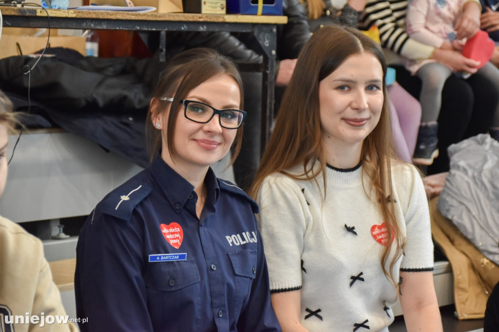 Policjanci i strażacy grają z WOŚP [FOTORELACJA]