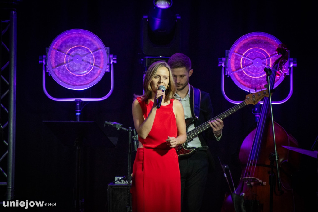 Walentynkowy koncert w Uniejowie. Wystąpili artyści z Teatru Roma