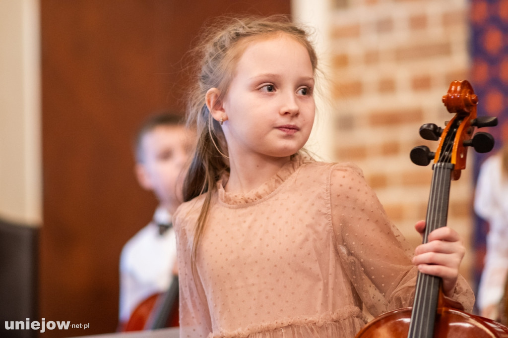 Dzieci Suzuki zagrały koncert w Uniejowie