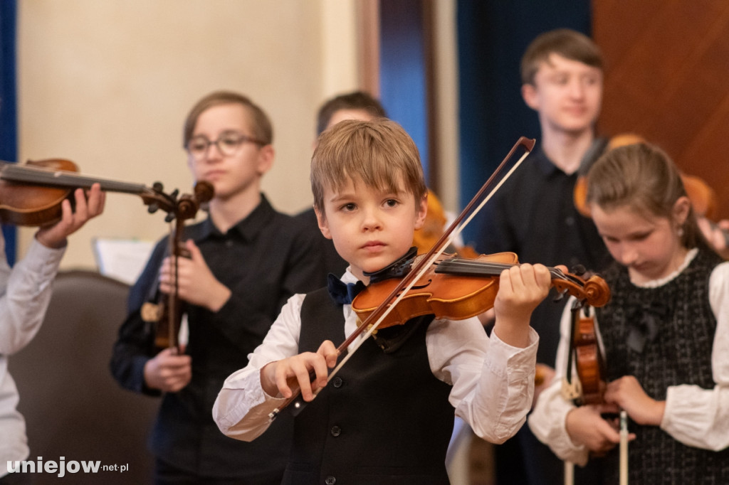 Dzieci Suzuki zagrały koncert w Uniejowie