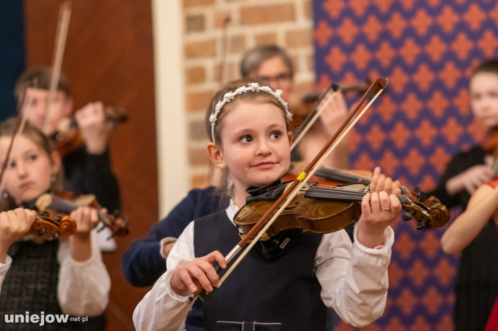 Dzieci Suzuki zagrały koncert w Uniejowie