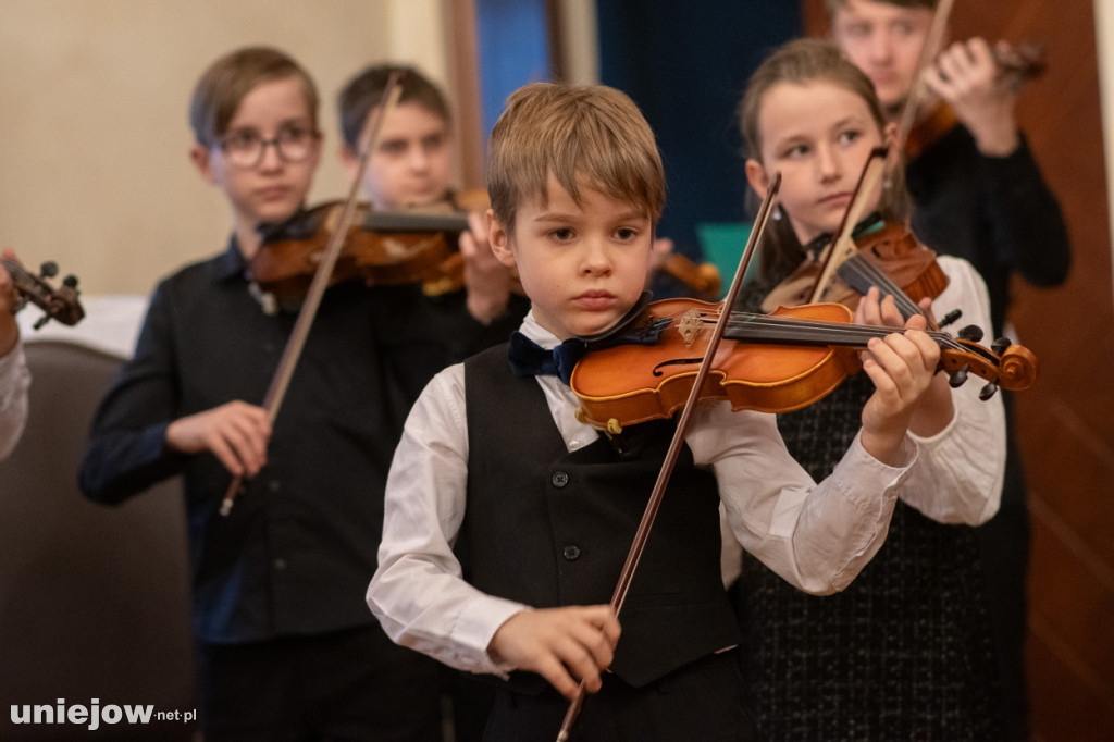 Dzieci Suzuki zagrały koncert w Uniejowie