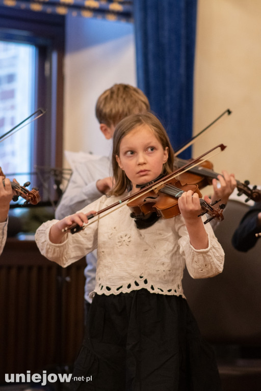 Dzieci Suzuki zagrały koncert w Uniejowie