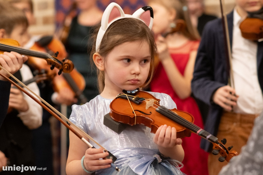 Dzieci Suzuki zagrały koncert w Uniejowie