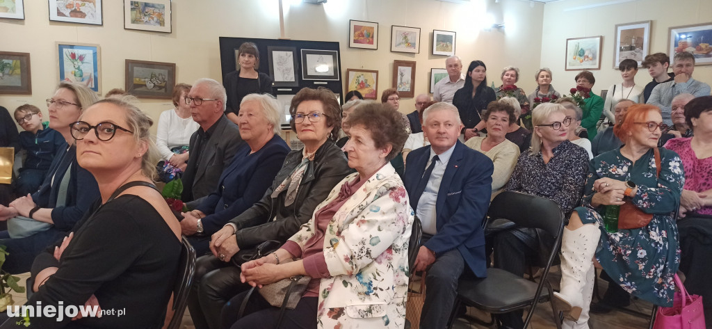słuchacze uniejowskiego UTW otworzyli wystawę
