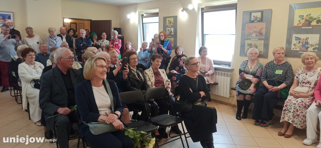 słuchacze uniejowskiego UTW otworzyli wystawę