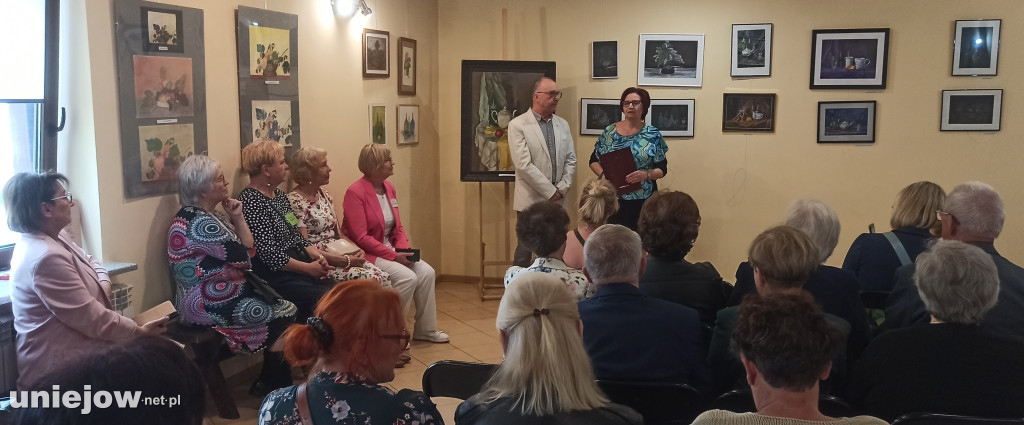 słuchacze uniejowskiego UTW otworzyli wystawę