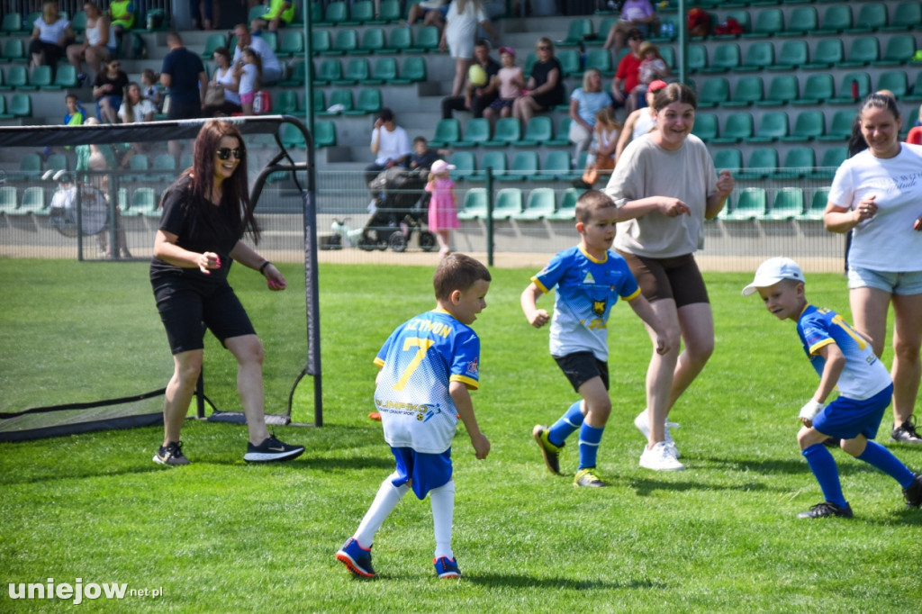 Piłkarski Dzień Dziecka z Uniejowską Akademią Futbolu.