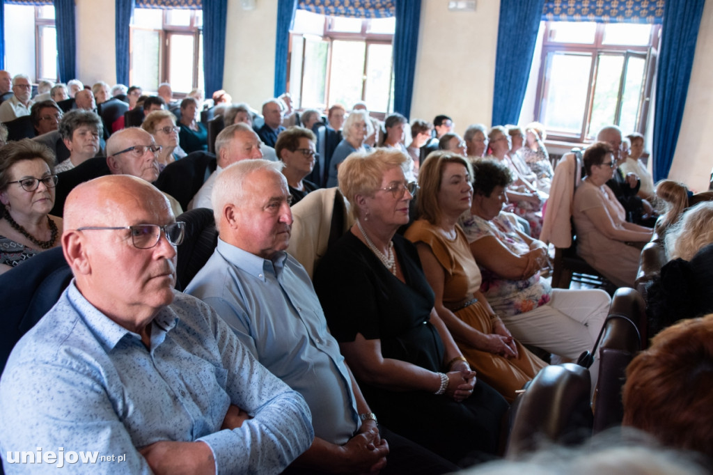 Trubadur wystąpił na zakończeniu roku akademickiego uniejowskiego UTW