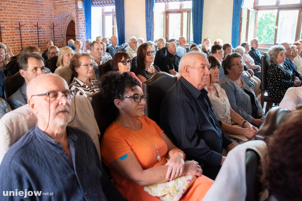 Trubadur wystąpił na zakończeniu roku akademickiego uniejowskiego UTW