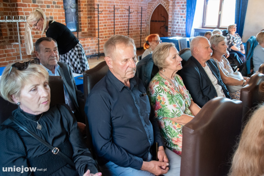 Trubadur wystąpił na zakończeniu roku akademickiego uniejowskiego UTW