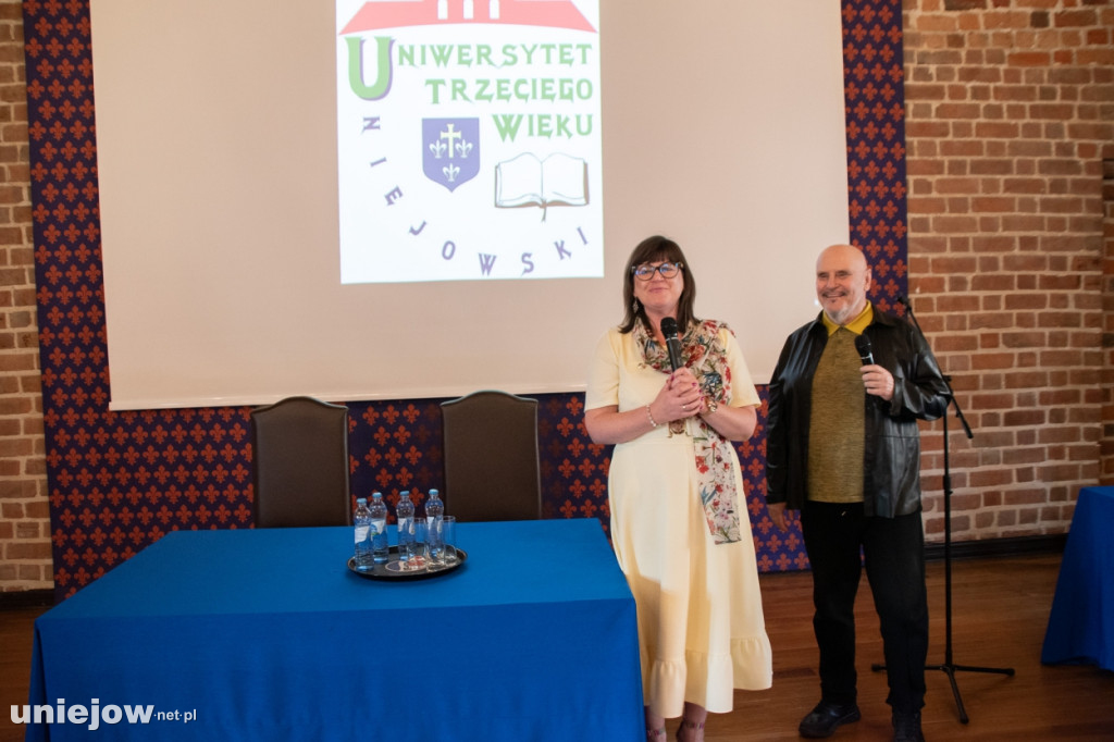 Trubadur wystąpił na zakończeniu roku akademickiego uniejowskiego UTW