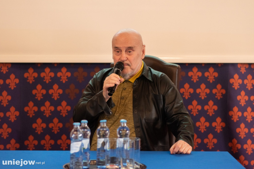 Trubadur wystąpił na zakończeniu roku akademickiego uniejowskiego UTW