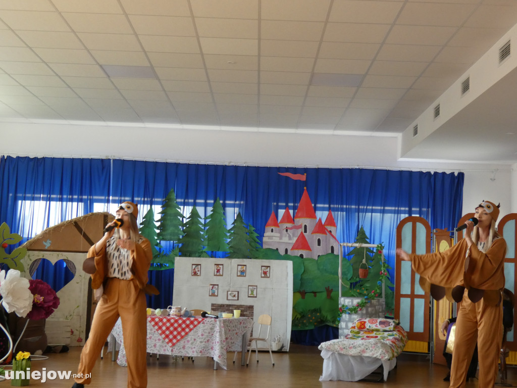 W Miejskim Przedszkolu w Uniejowie rodzice wystąpili w „ Królewnie Śnieżce i siedmiu krasnoludkach\