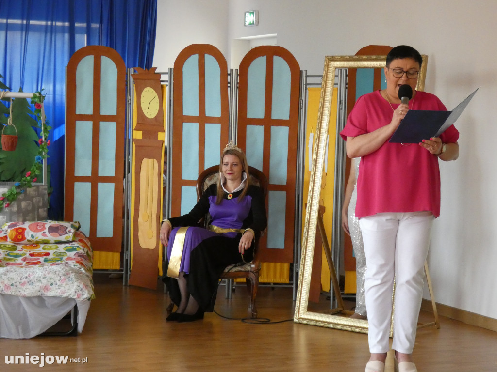 W Miejskim Przedszkolu w Uniejowie rodzice wystąpili w „ Królewnie Śnieżce i siedmiu krasnoludkach\