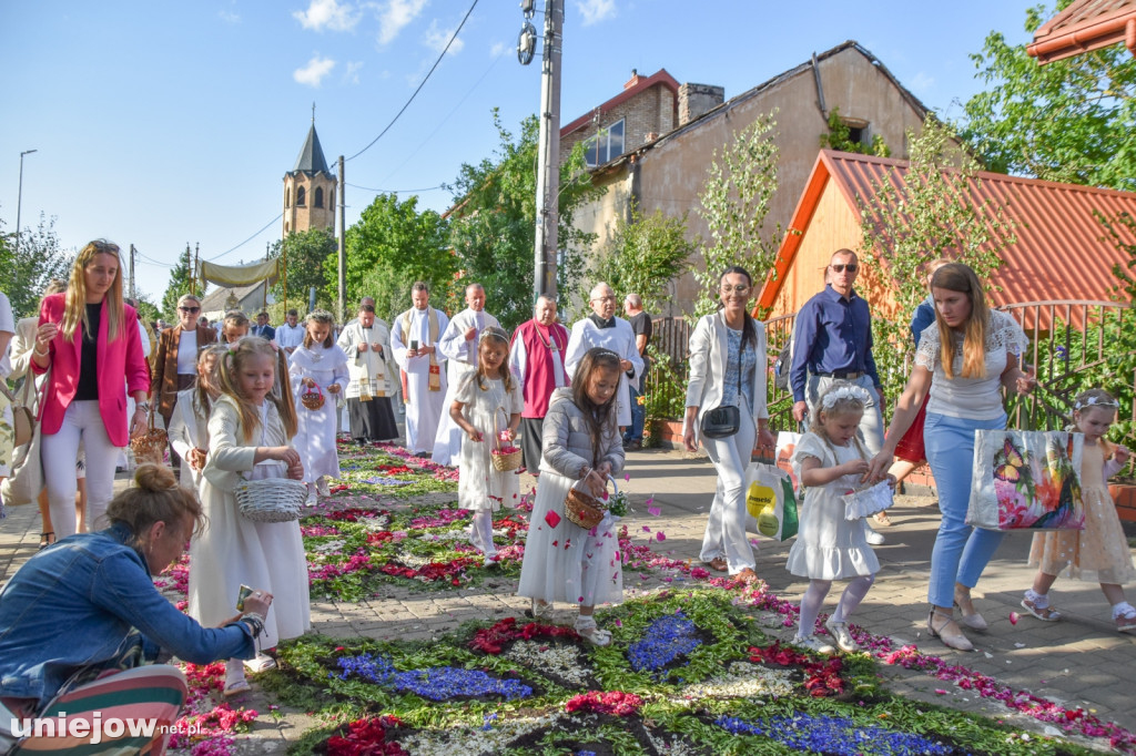 Boże Ciało 2025 przyciągnęło tysiące pielgrzymów i turystów