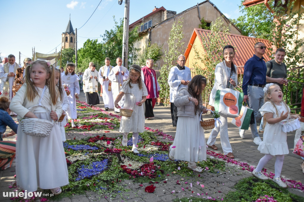 Boże Ciało 2025 przyciągnęło tysiące pielgrzymów i turystów