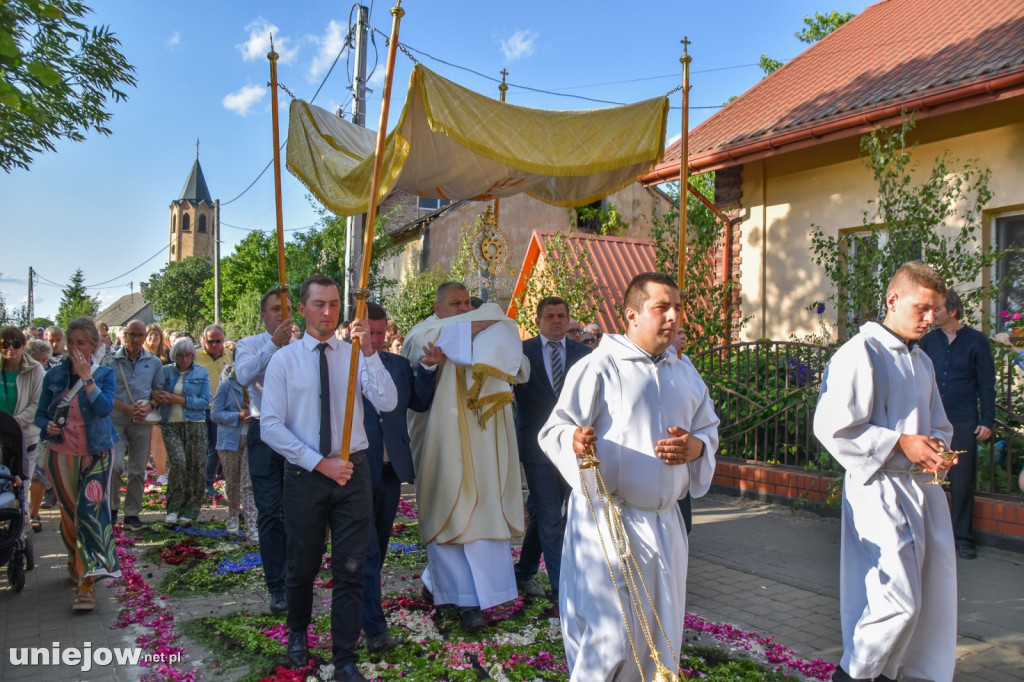 Boże Ciało 2025 przyciągnęło tysiące pielgrzymów i turystów