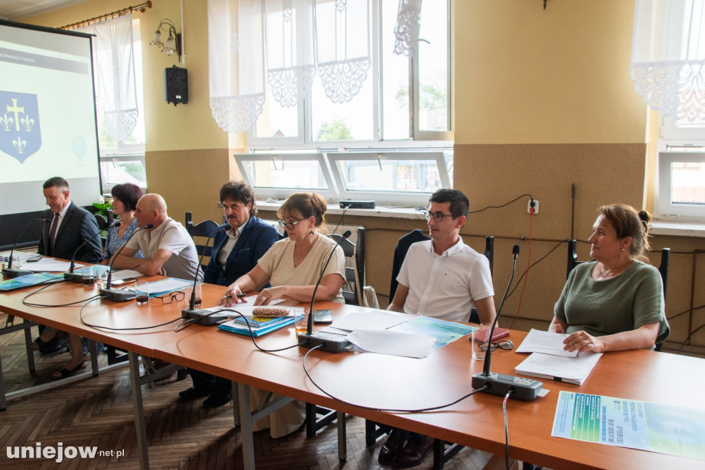 Burmistrz Uniejowa z votum zaufania i absolutorium za 2024 rok