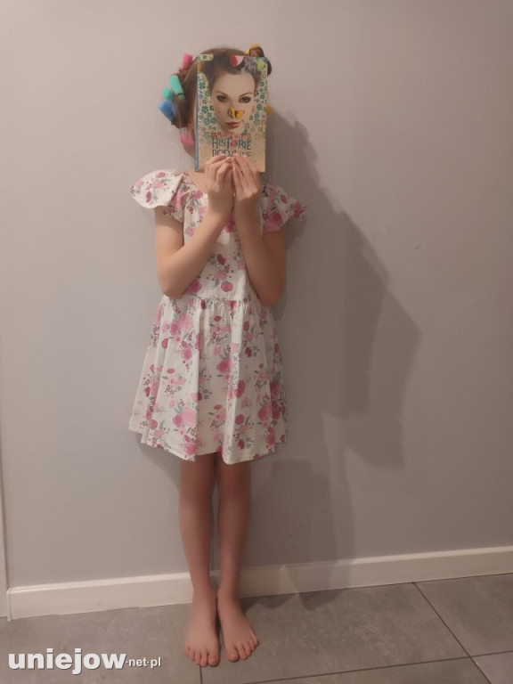 „Sleeveface, czyli ubierz się w książkę”.