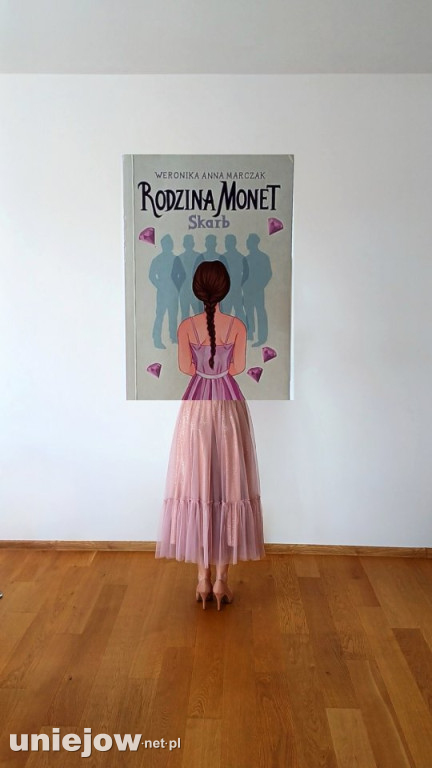 „Sleeveface, czyli ubierz się w książkę”.