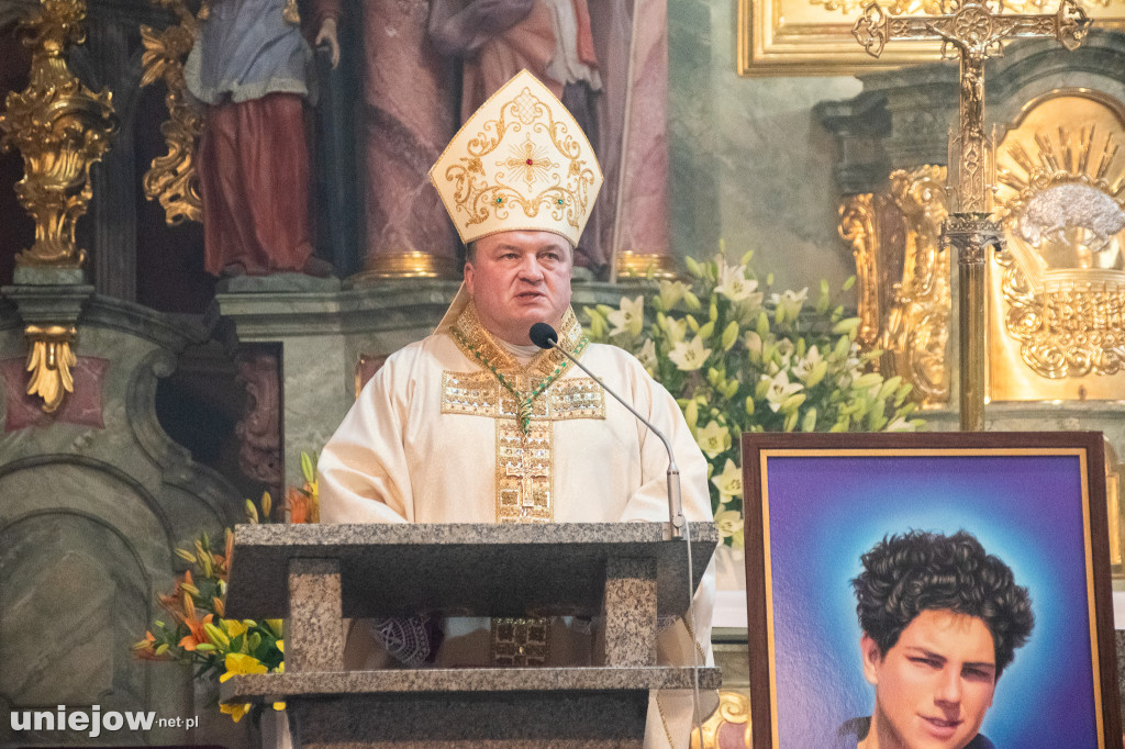 Relikwie błogosławionego Carlo Acutisa wprowadzono do bazyliki w Uniejowie
