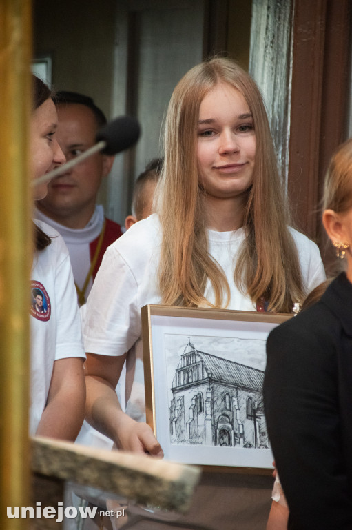 Relikwie błogosławionego Carlo Acutisa wprowadzono do bazyliki w Uniejowie