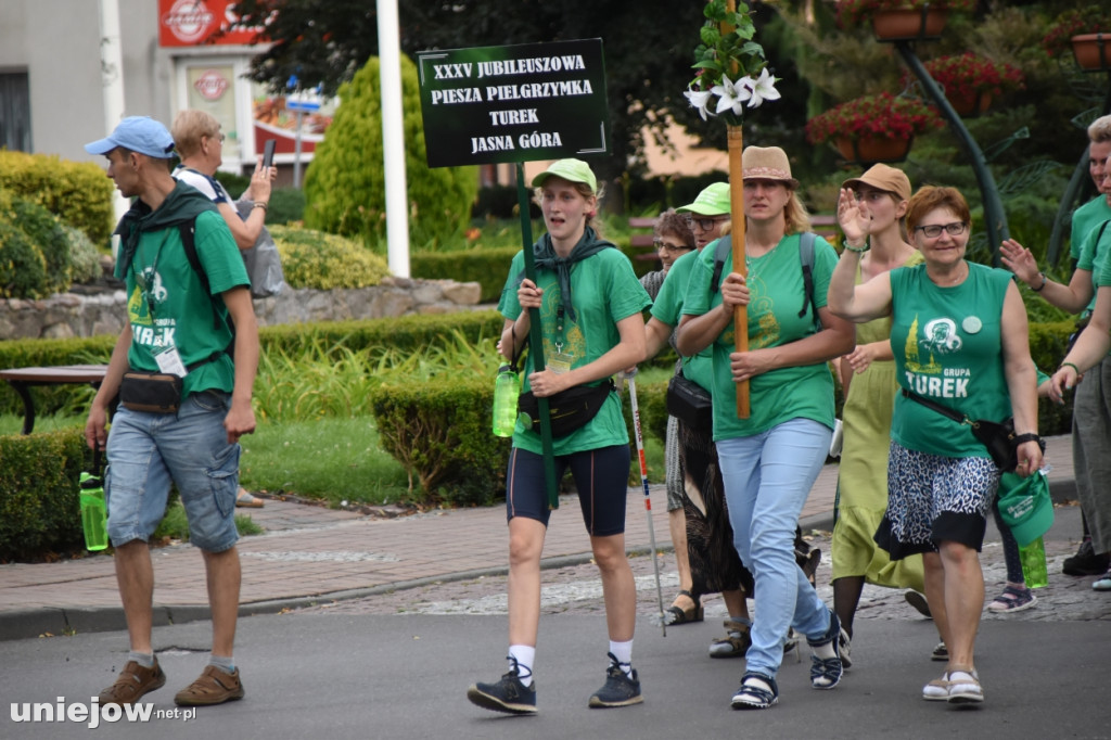 Pielgrzymi z Turku i Konina idą na Jasną Górę