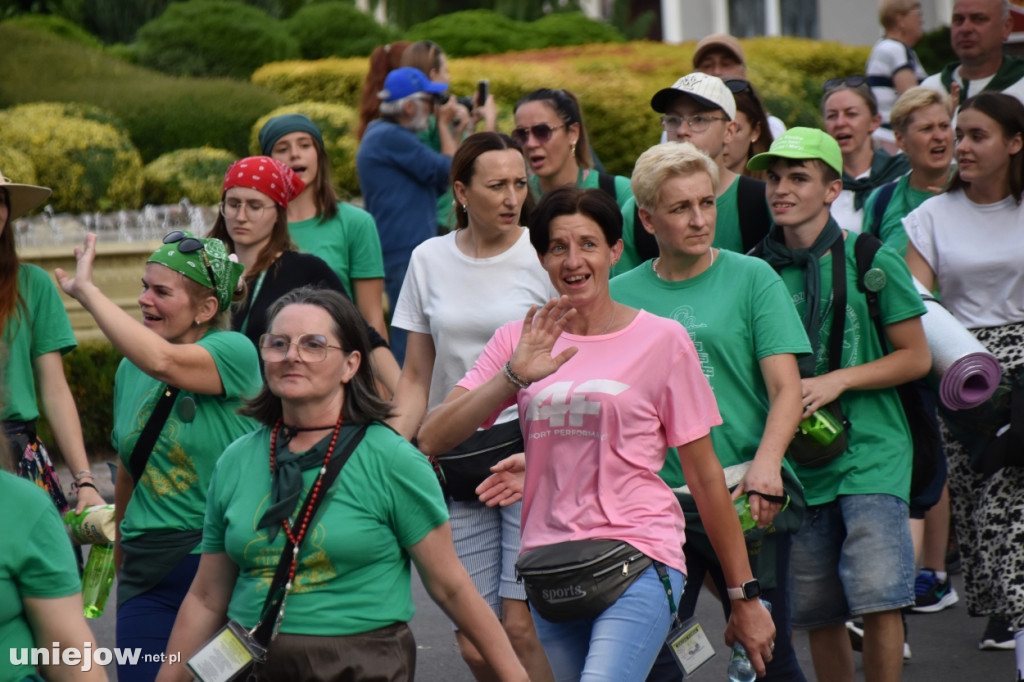 Pielgrzymi z Turku i Konina idą na Jasną Górę