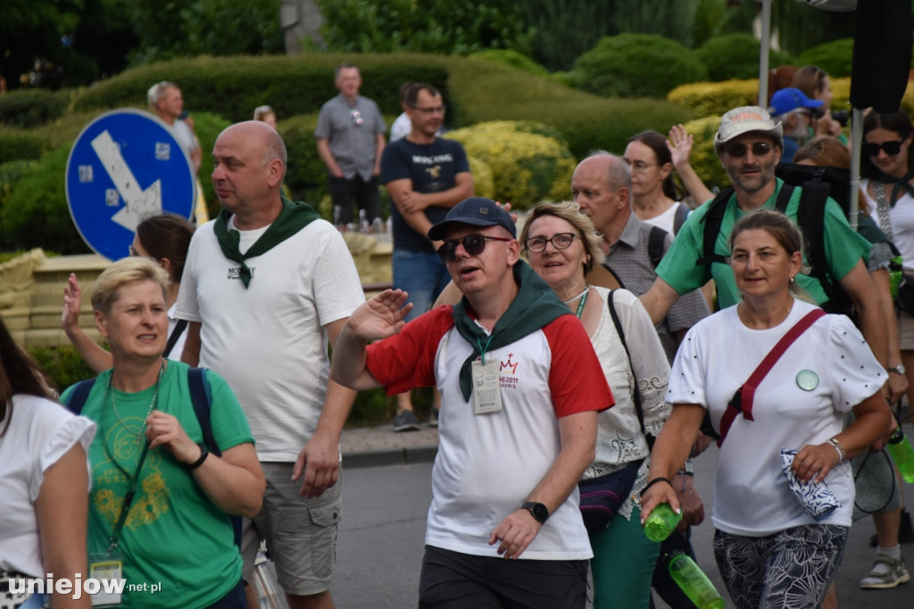 Pielgrzymi z Turku i Konina idą na Jasną Górę