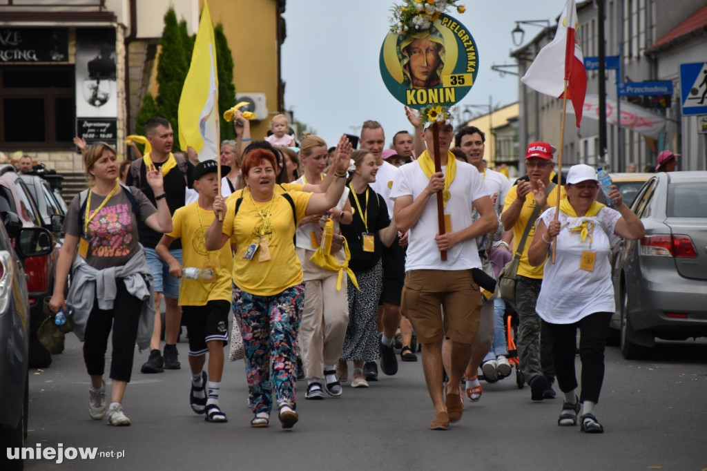 Pielgrzymi z Turku i Konina idą na Jasną Górę