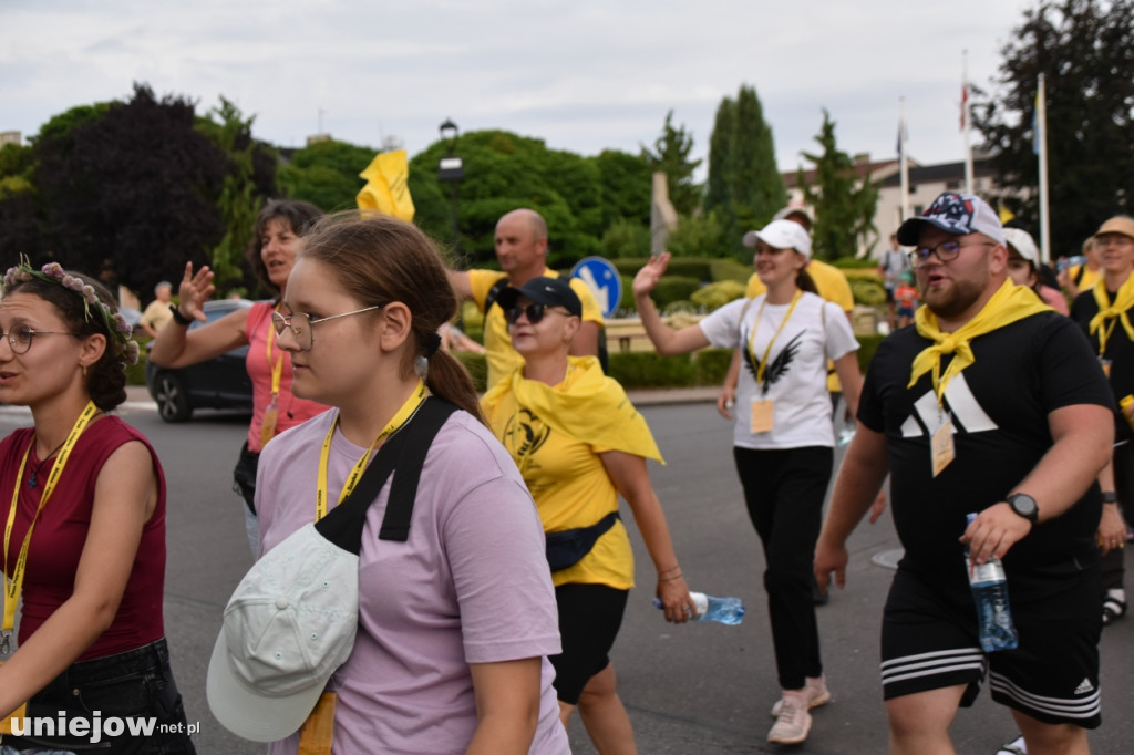 Pielgrzymi z Turku i Konina idą na Jasną Górę
