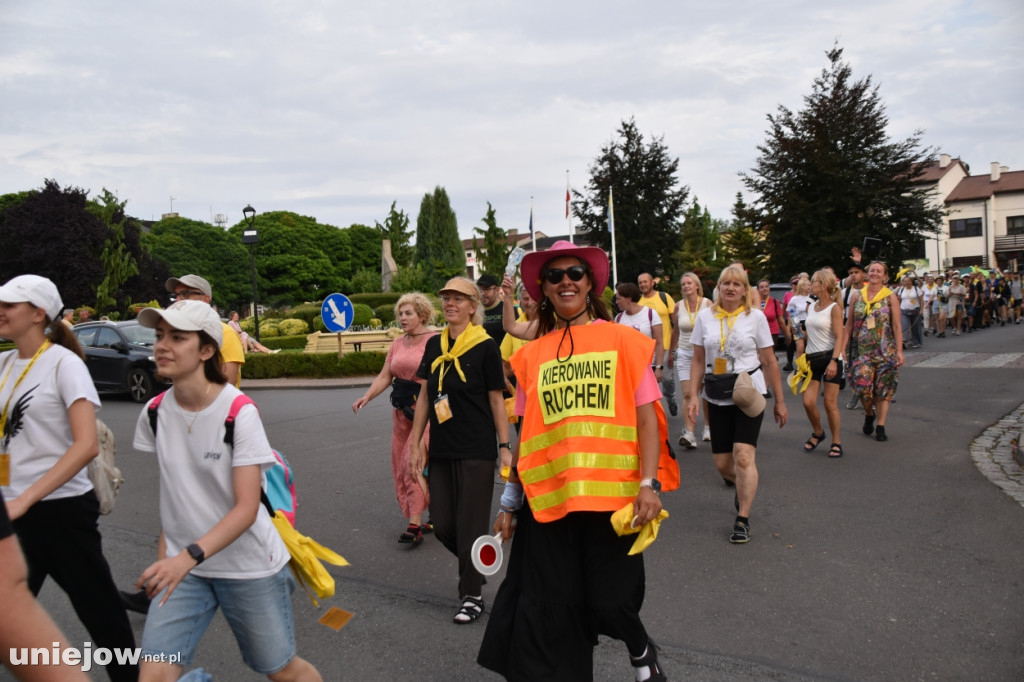 Pielgrzymi z Turku i Konina idą na Jasną Górę