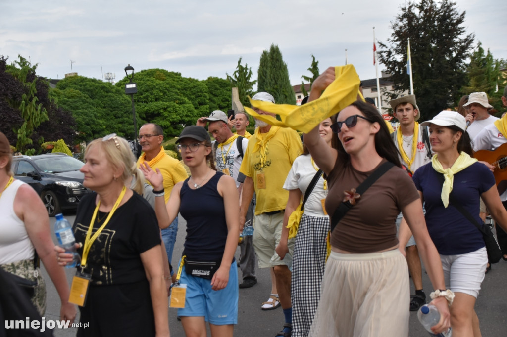 Pielgrzymi z Turku i Konina idą na Jasną Górę
