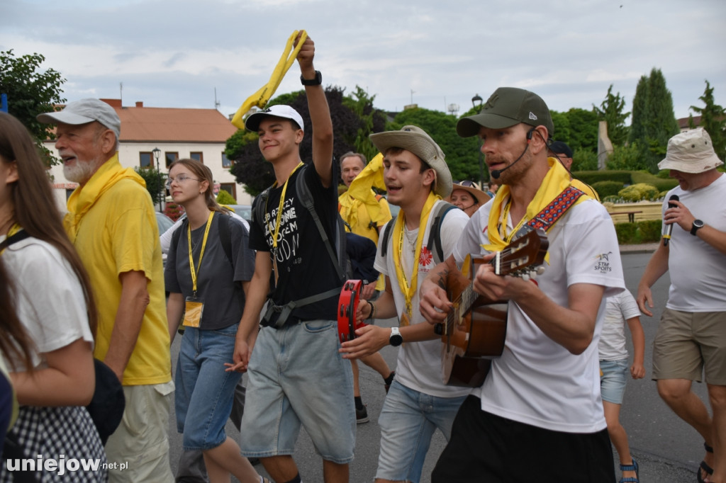 Pielgrzymi z Turku i Konina idą na Jasną Górę