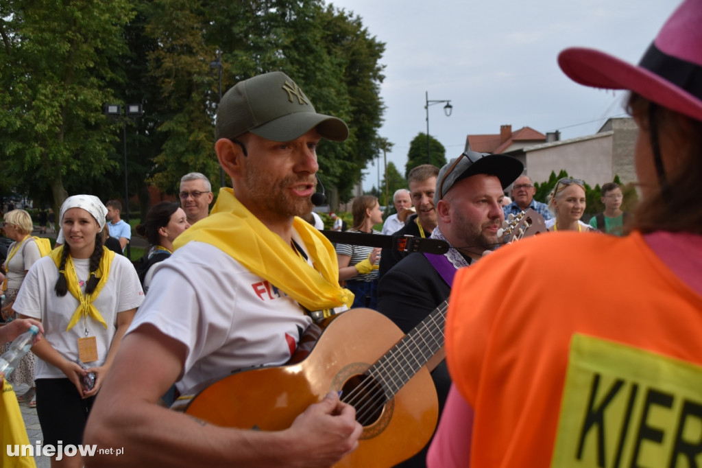 Pielgrzymi z Turku i Konina idą na Jasną Górę