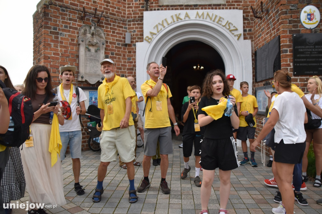 Pielgrzymi z Turku i Konina idą na Jasną Górę